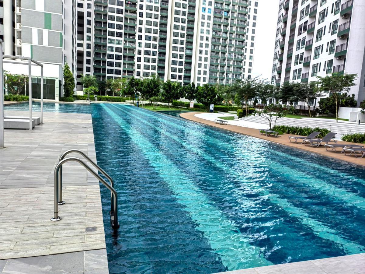 8Scape Residences Batman Vs Ironman@Lsy Home & Leisure Johor Bahru Exterior photo