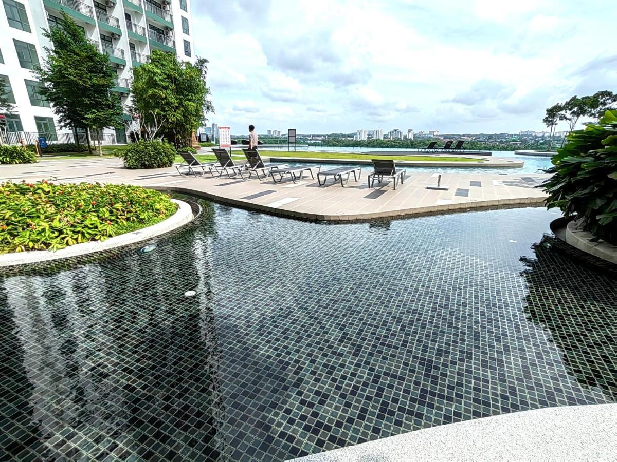 8Scape Residences Batman Vs Ironman@Lsy Home & Leisure Johor Bahru Exterior photo
